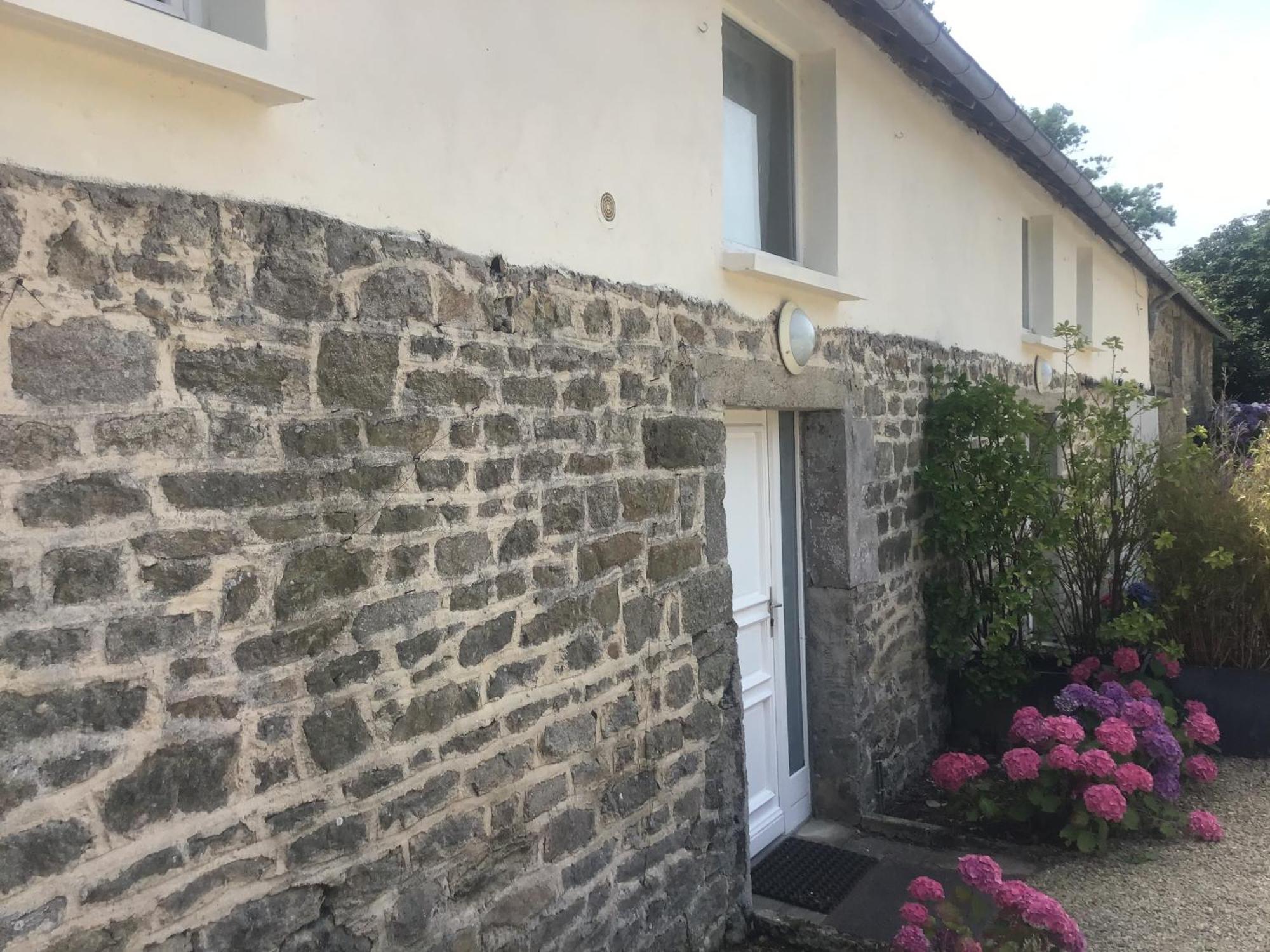 Charmant Gite Avec Exterieur Et Piscine Partagee Mespaul Kültér fotó