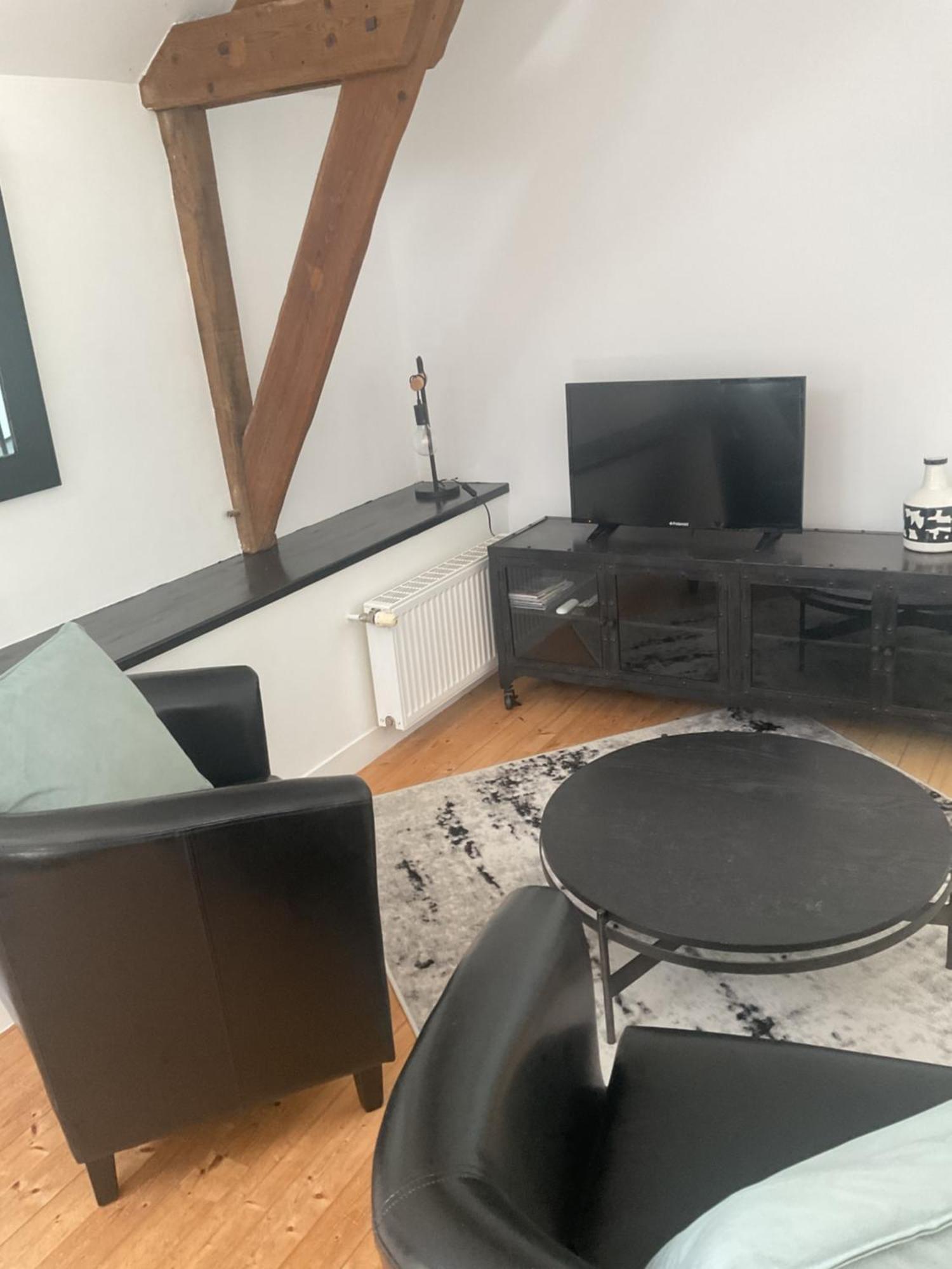 Charmant Gite Avec Exterieur Et Piscine Partagee Mespaul Kültér fotó
